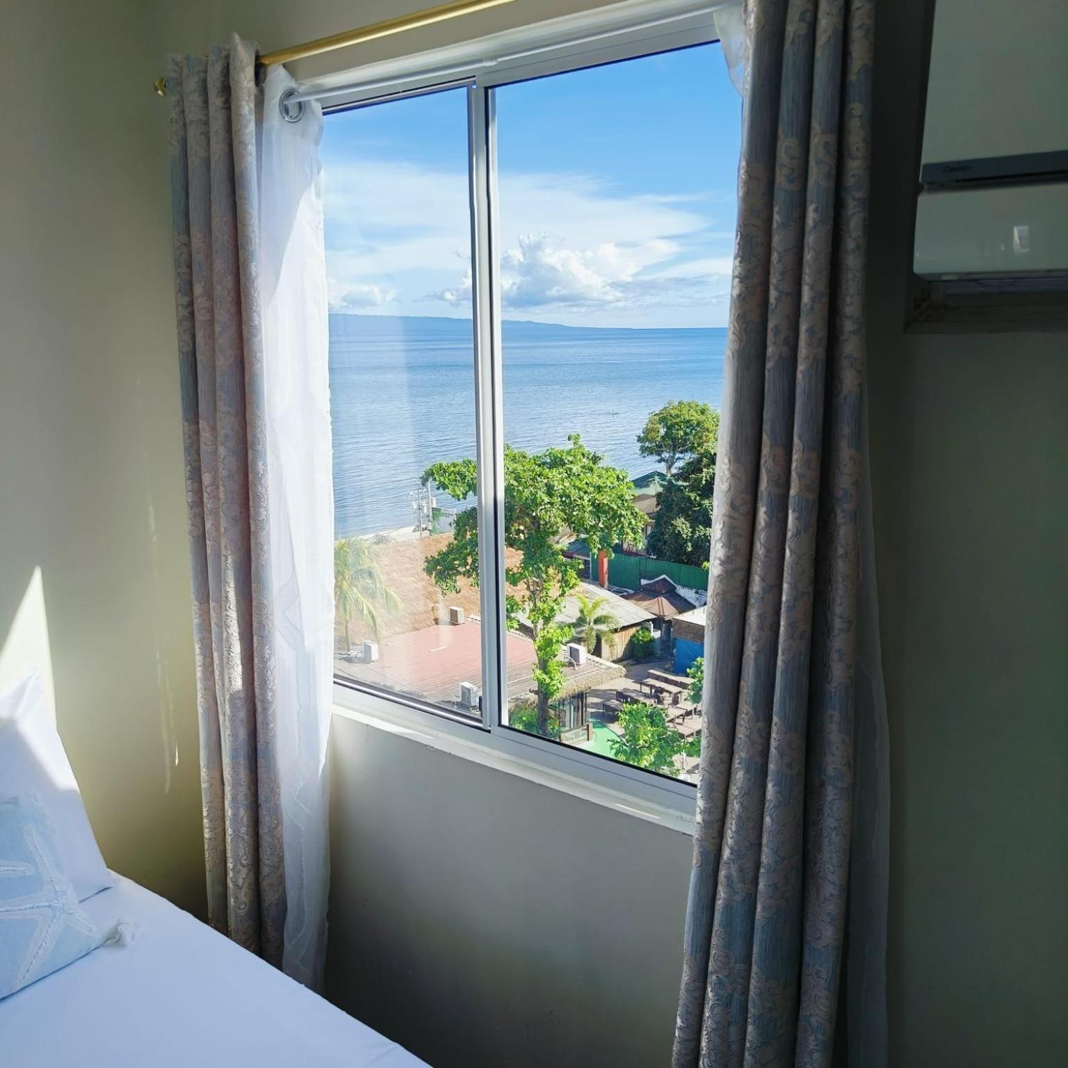 Veronica'S Homestay At Marina Spatial Condo Dumaguete City Exterior photo